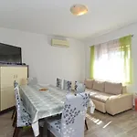 Spacious Flat With Pool Just 300m From The 아파트 *