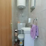 아파트 Spacious Flat With Pool Just 300m From The *