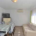 아파트 Spacious Flat With Pool Just 300m From The 파자나