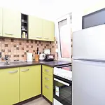 Spacious Flat With Pool Just 300m From The 아파트