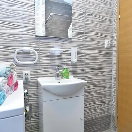 Spacious Flat With Pool Just 300m From The Apartmán Fažana
