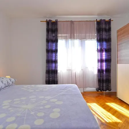 Apartmán Spacious Flat With Pool Just 300m From The Fažana
