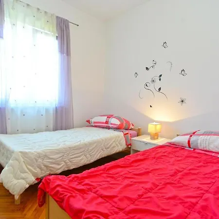 Apartmán Spacious Flat With Pool Just 300m From The Fažana