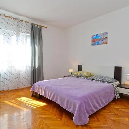 Spacious Flat With Pool Just 300m From The Fažana