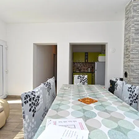 Spacious Flat With Pool Just 300m From The
