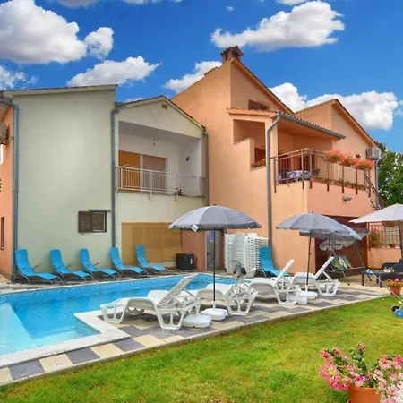 Spacious Flat With Pool Just 300m From The Apartment