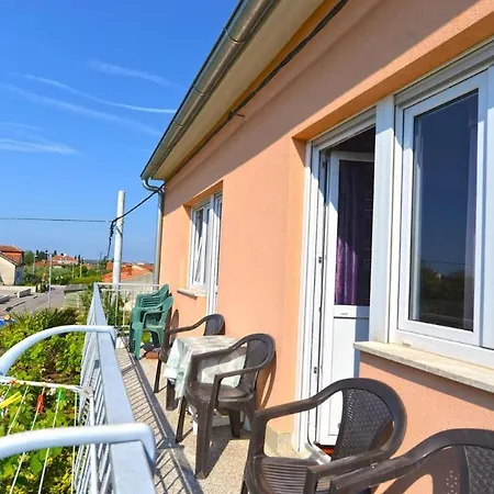 Spacious Flat With Pool Just 300m From The Fažana