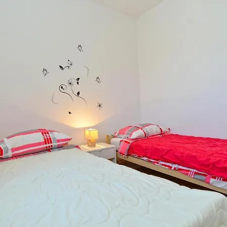 Appartement Spacious Flat With Pool Just 300m From The *
