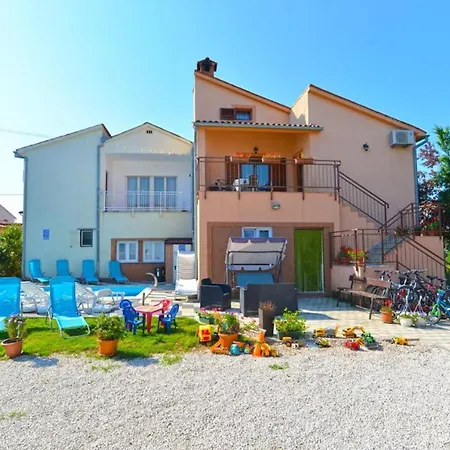 Spacious Flat With Pool Just 300m From The