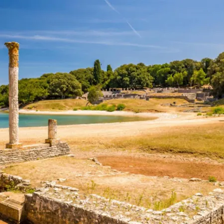 Spacious Flat With Pool Just 300m From The شقة *