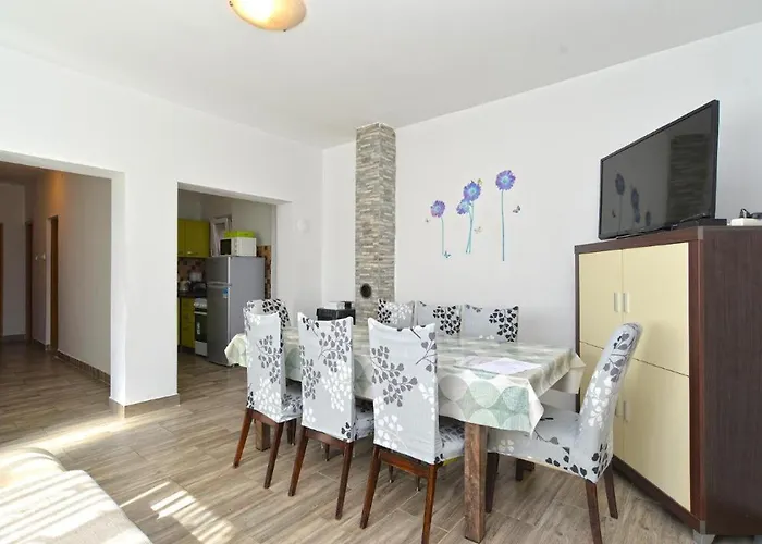 Spacious Flat With Pool Just 300m From The Lejlighed