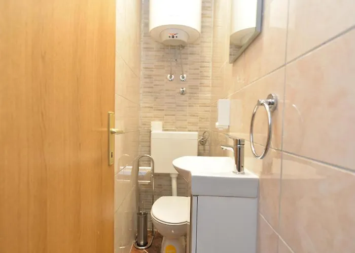 Spacious Flat With Pool Just 300m From The Fažana