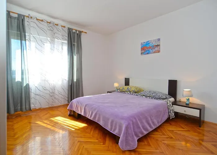 Spacious Flat With Pool Just 300m From The Fažana