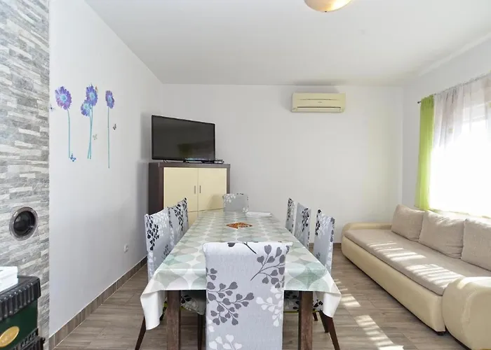 Spacious Flat With Pool Just 300m From The Lejlighed