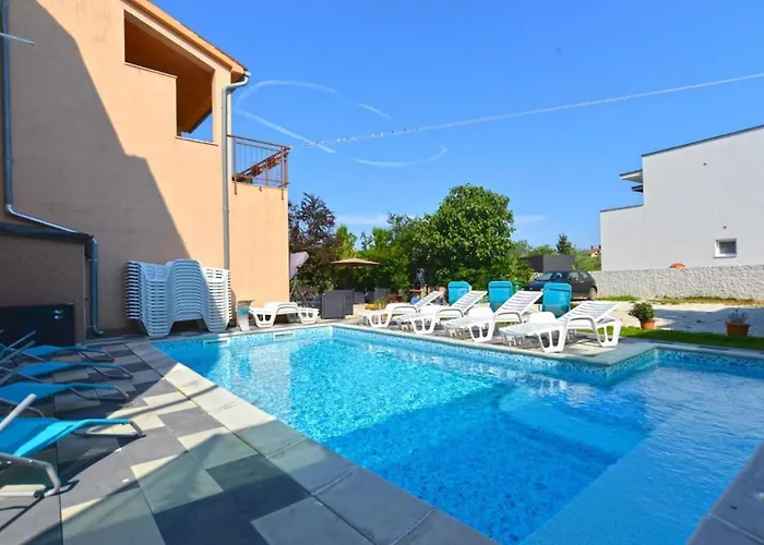 Lejlighed Spacious Flat With Pool Just 300m From The